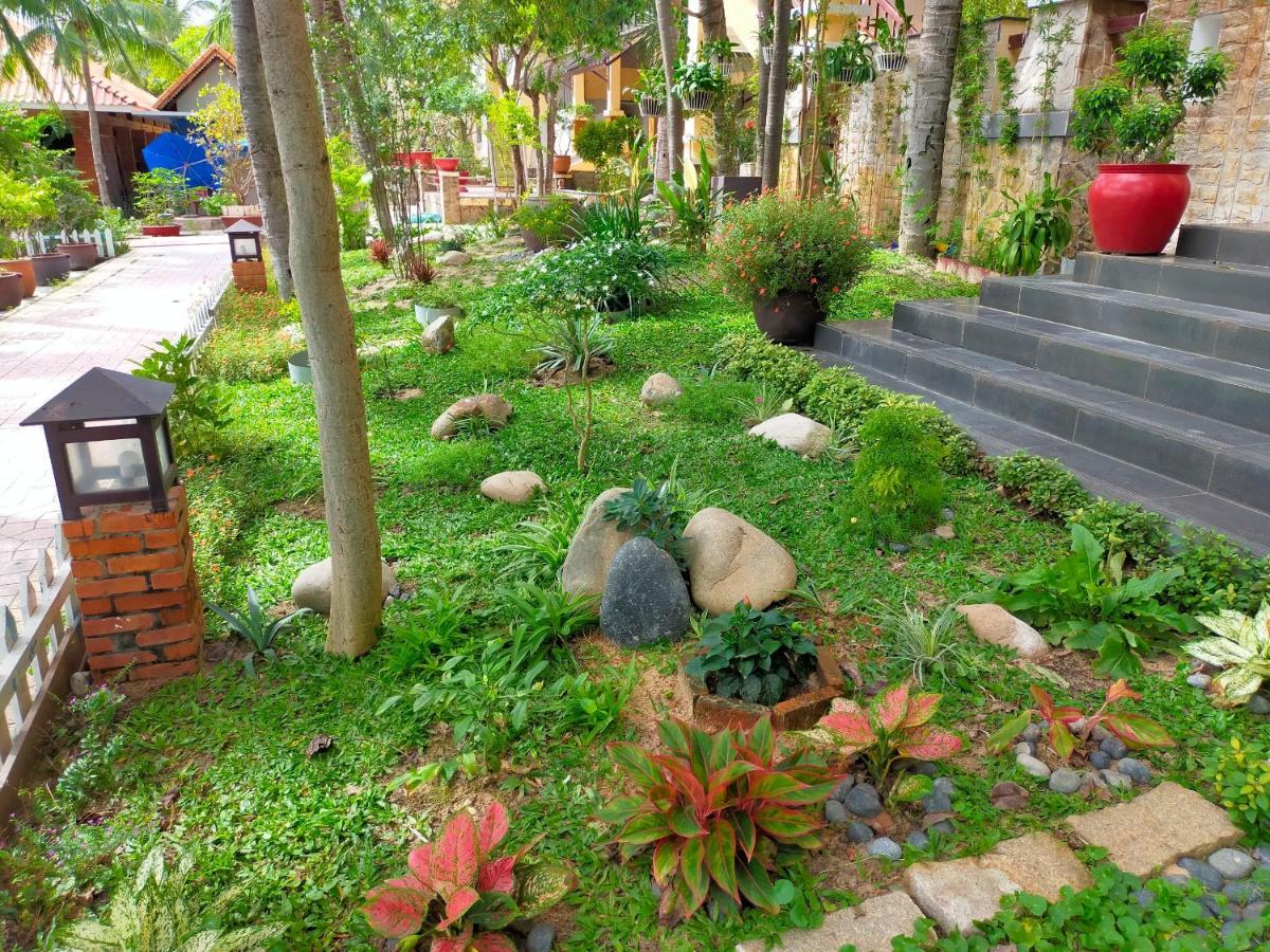 Hon Rom Central Beach Resort Mui Ne Bagian luar foto