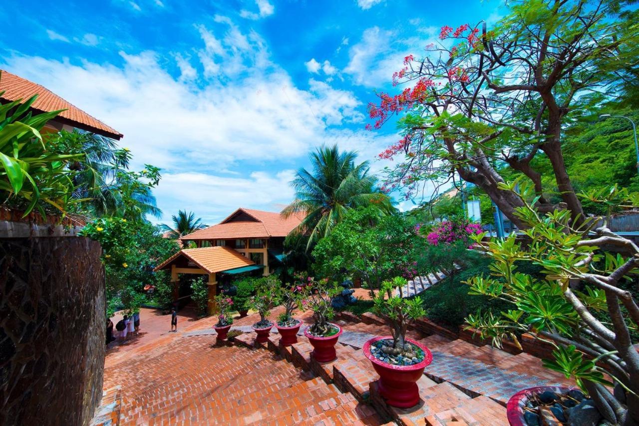 Hon Rom Central Beach Resort Mui Ne Bagian luar foto